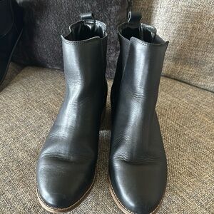 Gap Chelsea ankle boot. Size 8.